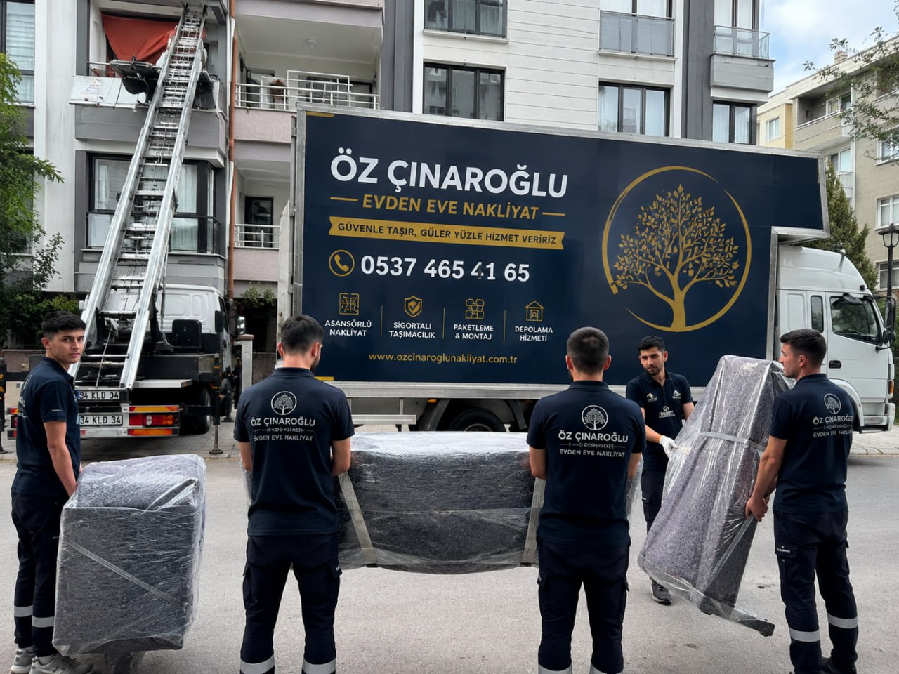 Öz Çınaroğlu nakliyat ekibi ve araç
